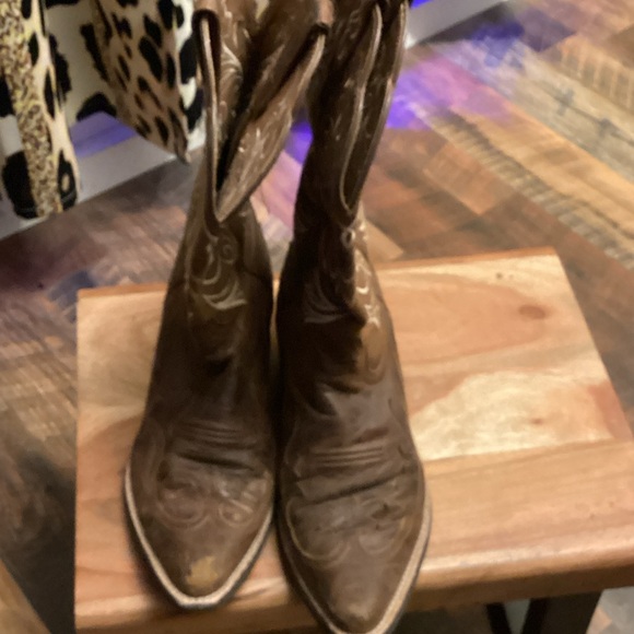 Ariat Brown Cowboy Boots - EUC! - Picture 4 of 4